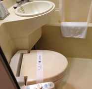 Toilet Kamar 4 Tourist Hotel