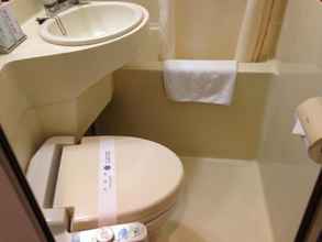 Toilet Kamar 4 Tourist Hotel