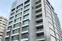 Bangunan Skyone Hotel