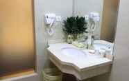 Toilet Kamar 2 GreenTree Inn Prov. Suzhou Wuzhong Fengjin Rd Business Hotel