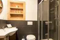 In-room Bathroom La Ruinette - Lyngen Apartments