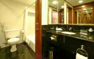 In-room Bathroom 4 B P International