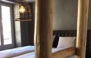 Bedroom 4 Bed & Bar No 8 Hostel - Adults Only