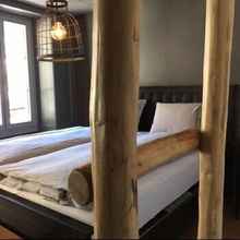 Bedroom 4 Bed & Bar No 8 Hostel - Adults Only