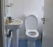Toilet Kamar 5 Barholm Accommodation