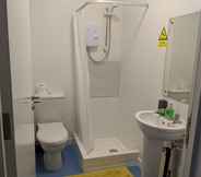 Toilet Kamar 7 Barholm Accommodation