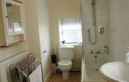 Toilet Kamar 2 Hexham Hideaway