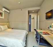 Bedroom 2 Jinjiang Inn - Cixi Huancheng South Road Hushan Station