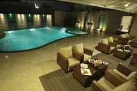 Swimming Pool Hotel Cenneys Gateway