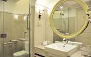 In-room Bathroom 6 Xiamen Royal Victoria Hotel