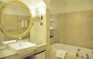 In-room Bathroom 5 Xiamen Royal Victoria Hotel