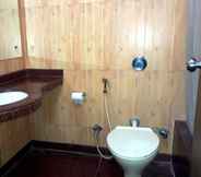 Toilet Kamar 7 Hotel Mid Town