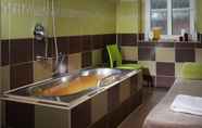 ห้องน้ำภายในห้อง 5 Spa Resort Libverda - Hotel Lesni Zatisi
