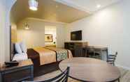 Bedroom 7 Scottish Inns & Suites Atascocita