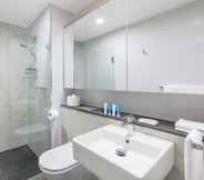 Toilet Kamar 3 Meriton Suites Coward Street, Mascot