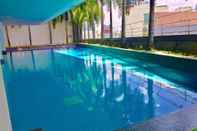 Swimming Pool Makam Service Suites Taragon