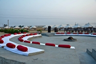 Hồ bơi ADB Rooms Jaisalmer Dunes Camp