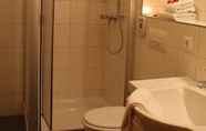 In-room Bathroom 5 Hotel Zur Morschbach