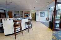 Bar, Kafe, dan Lounge Macdonald Elmers Court Resort