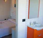 In-room Bathroom 3 Il Riccio Volante Bio B&B