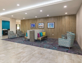 Lobby 2 La Quinta Inn & Suites by Wyndham Dallas - Wylie