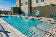 Swimming Pool La Quinta Inn & Suites by Wyndham Dallas - Wylie