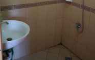 Toilet Kamar 2 Gomeson Villas