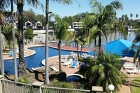 Swimming Pool Cypress Waterfront Apartments