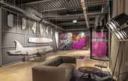 Lobby 6 MOXY London Heathrow Airport