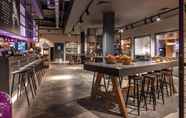 Bar, Kafe, dan Lounge 5 MOXY London Heathrow Airport