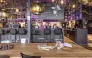 Bar, Cafe and Lounge 3 MOXY London Heathrow Airport