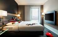 Kamar Tidur 7 MOXY London Heathrow Airport