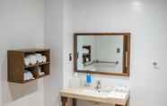In-room Bathroom 4 Hampton by Hilton Santo Domingo Airport