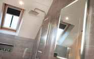 Toilet Kamar 7 DBS Serviced Apartments - The Delven