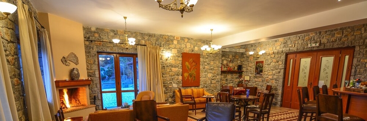 Lobi Karyatis Resort