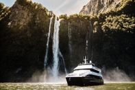 Exterior Fiordland Discovery