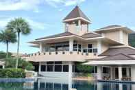 Kolam Renang Royal Hills Golf Resort and Spa