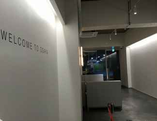 Lobi 2 White Hostel shinsaibashi