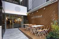 Bên ngoài White Hostel shinsaibashi