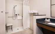 Toilet Kamar 7 Fairfield Inn & Suites by Marriott Boston Walpole