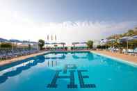 Swimming Pool Hotel Plaza Esplanade