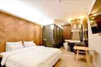 Bedroom Masan Almond Hotel
