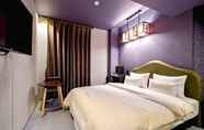 Kamar Tidur 7 Masan Almond Hotel