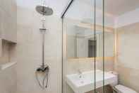 Phòng tắm bên trong Apartamentos Playa de Canutells