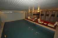 Swimming Pool Hotel Inci