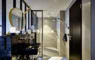 In-room Bathroom 4 25hours Hotel Duesseldorf Das Tour