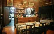 Bar, Kafe, dan Lounge 4 Mon Saeng Jun Homestay
