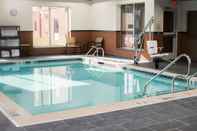 Kolam Renang Hampton Inn & Suites by Hilton Warrington Horsham