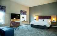 Bedroom 7 Hampton Inn & Suites by Hilton Warrington Horsham
