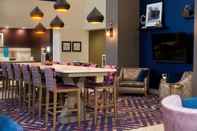 Bar, Kafe, dan Lounge Hampton Inn & Suites by Hilton Warrington Horsham